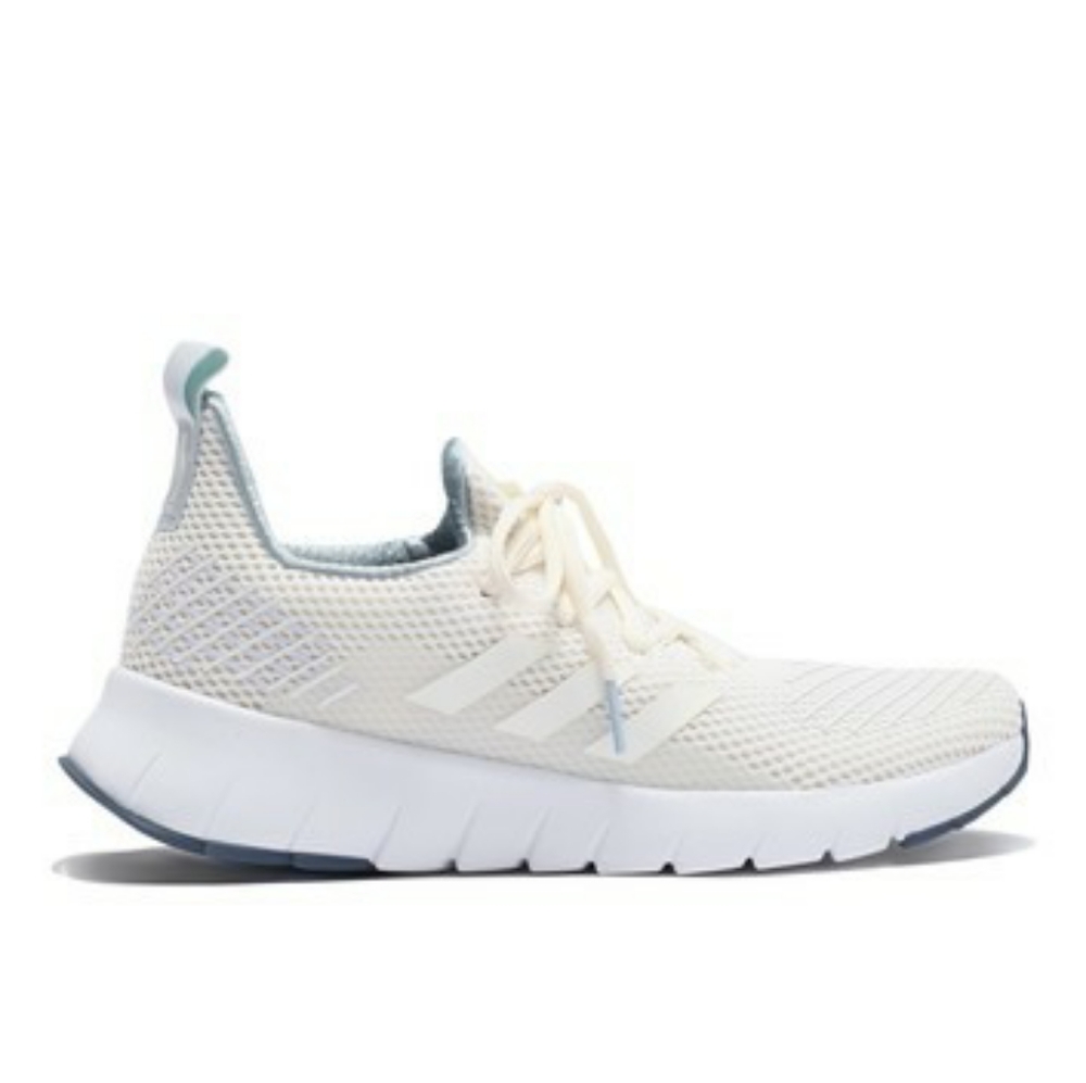 NWT ADIDAS Ozweego Running Sneaker - Picture 3 of 6